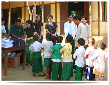ミャンマー、バガンの小学校への石鹸の寄付